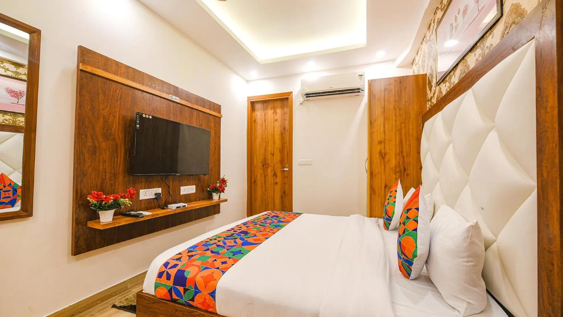 *** Hotel Fabhotel Shree Jii Luxury Delhi  India